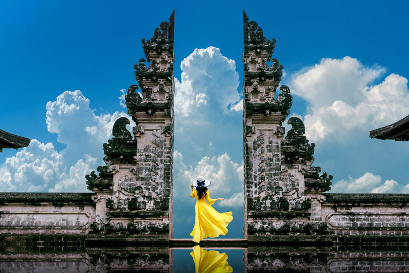 young-woman-standing-temple-gates-lempuyang-luhur-temple-bali-indonesia-vintage-tone