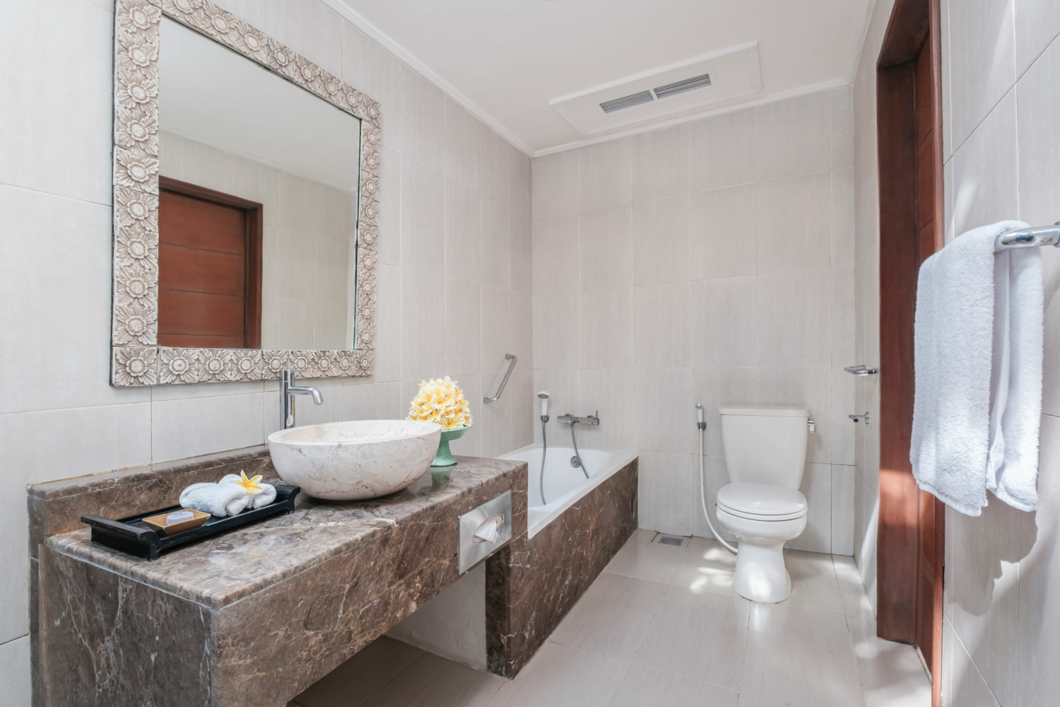 mandira_cottage_bath