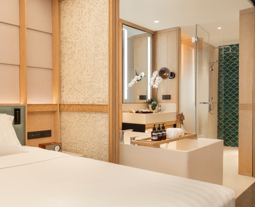 pool_family_suite_bathroom