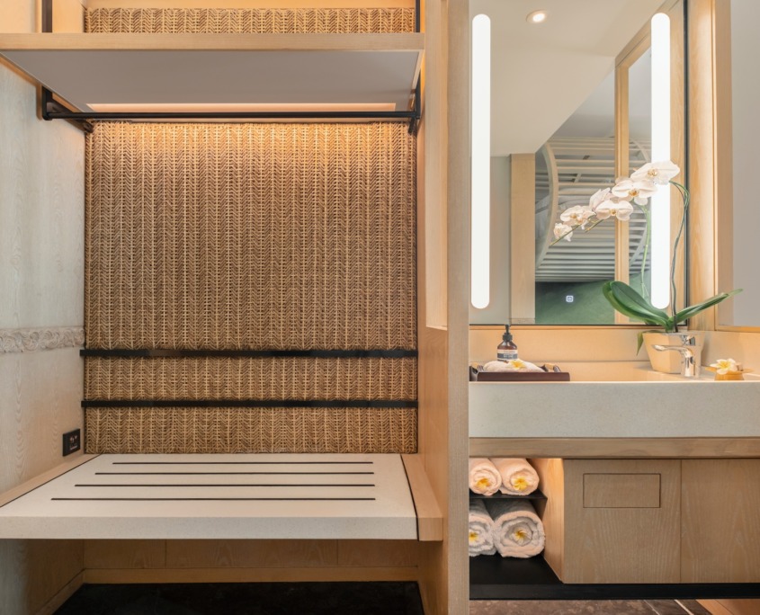pool_family_suite_sink